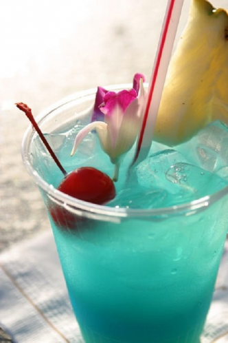 Blue Peach Cocktail