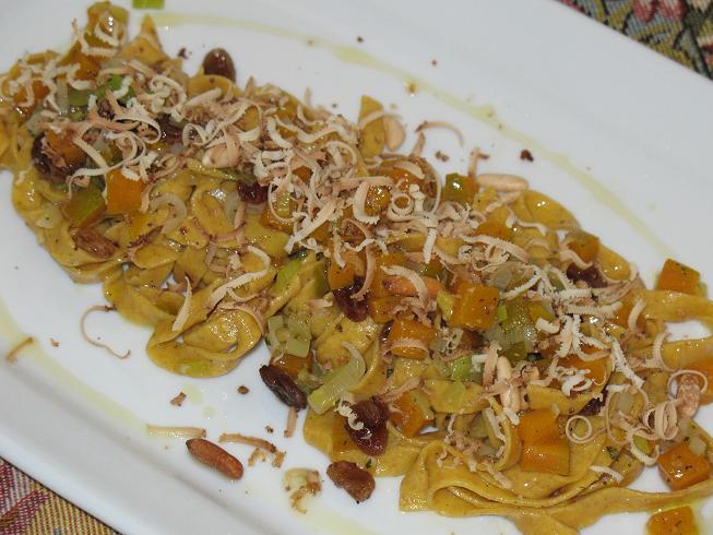 Tagliolini di Farro con Zucca, Uvetta, Pinoli e Ricotta Affumicata